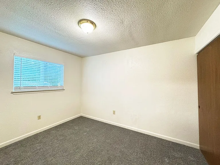 2148 Primrose Dr #6 — Photo 17