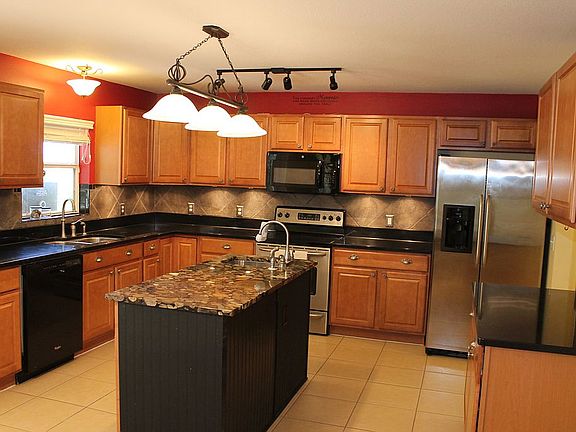 3rd image of 4406 SE 32nd Pl