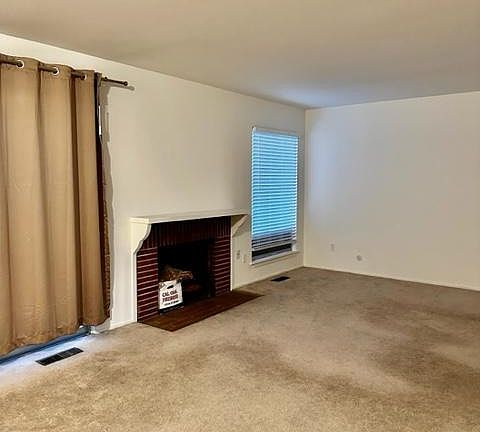 2nd image of 332 Waverley St APT 4