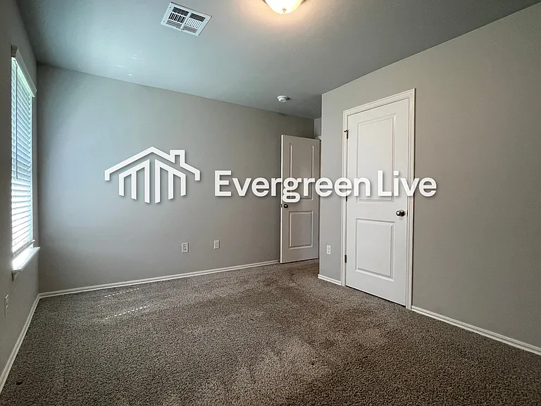 904 Hudson Rd — Photo 16