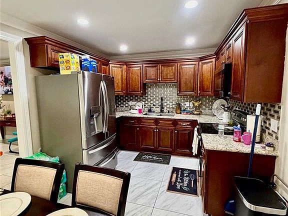 4th image of 1522 Maplewood Dr
