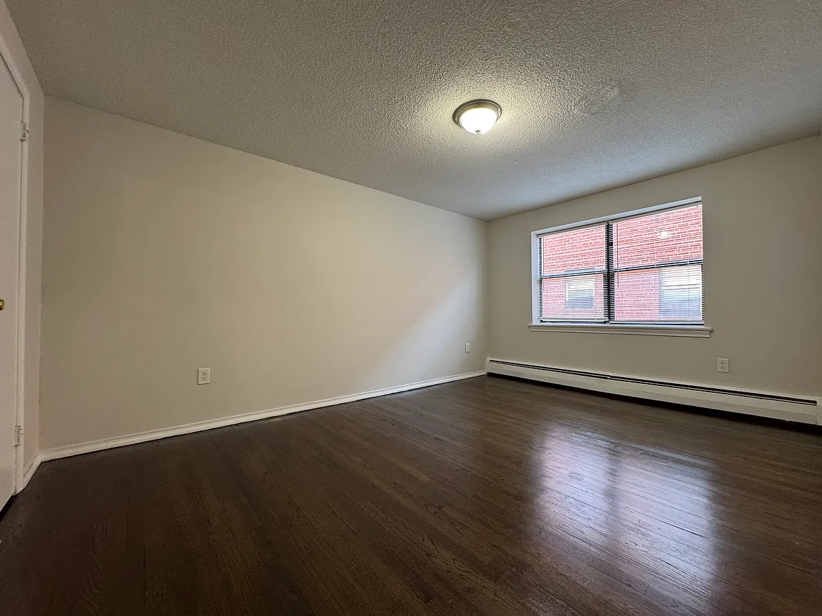 Building Photo - 243B3 Laurel St #B3
