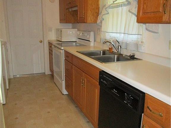 5th image of 912 Hobert St