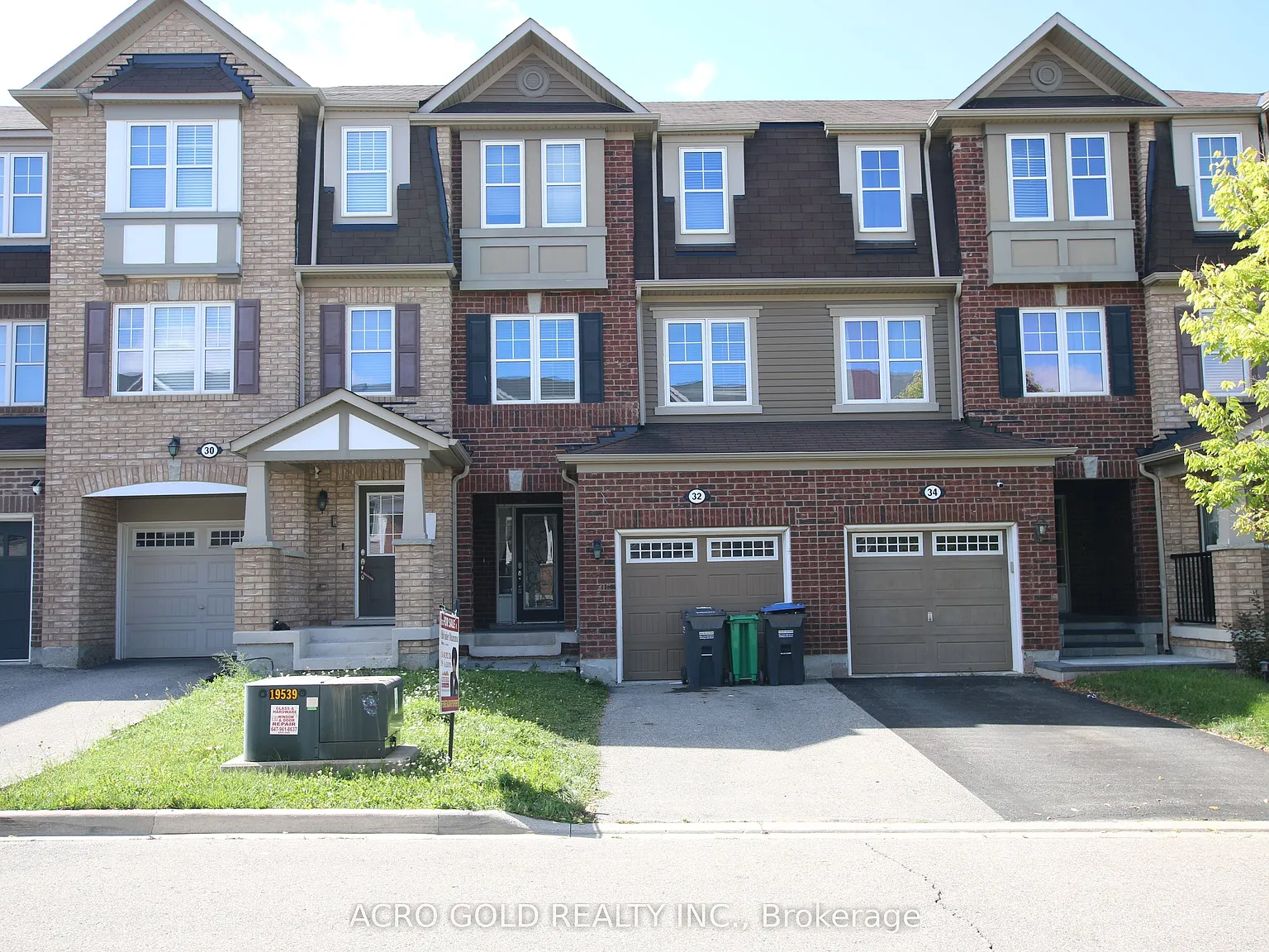 4 bed, $3,000 — Photo 1