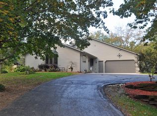 8407 Whitewood Dr, Kewaskum, WI 53040