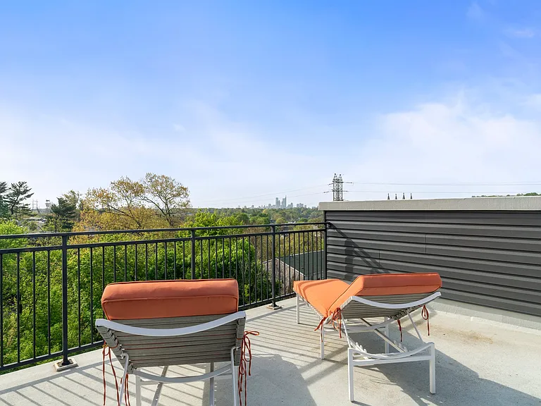 3590 Calumet St — Photo 2
