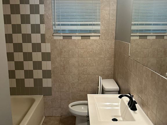 5th image of 3021 Thrasher St