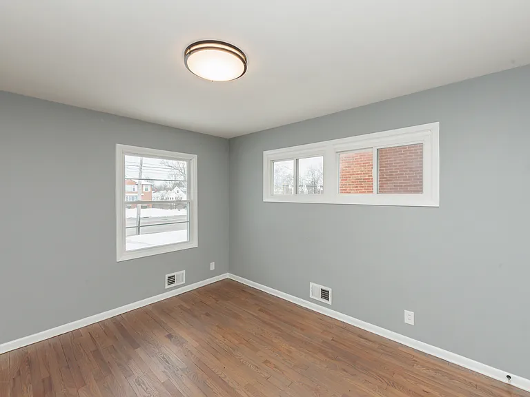 2539 Warrensville Center Rd — Photo 29