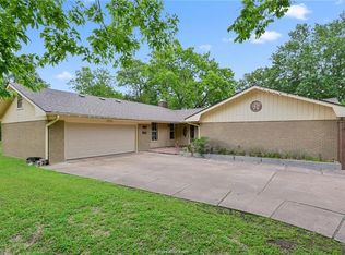833 Tanglewood Dr, Bryan, TX 77802