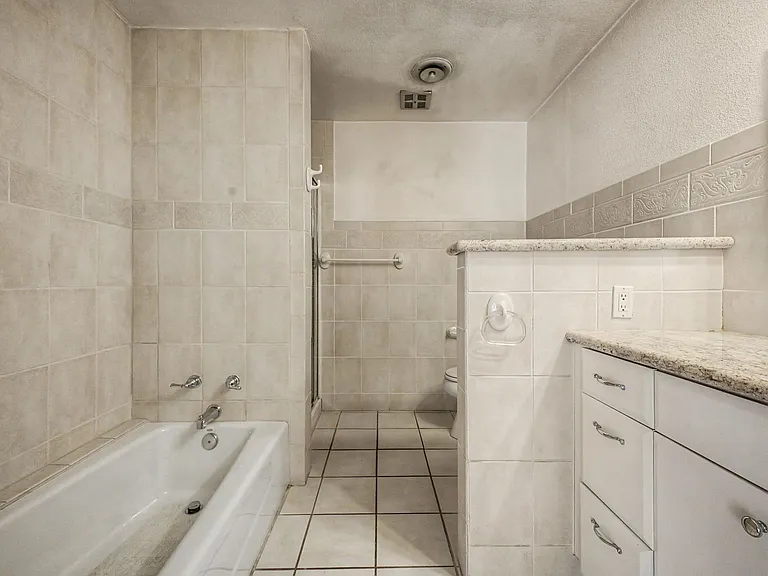3145 Bel Air Dr — Photo 17