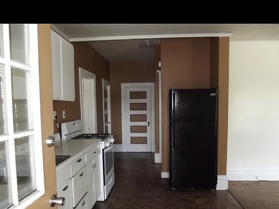 3rd image of 129 Park St