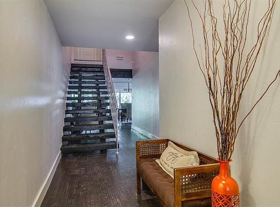 3rd image of 2613 Scenic View Ct