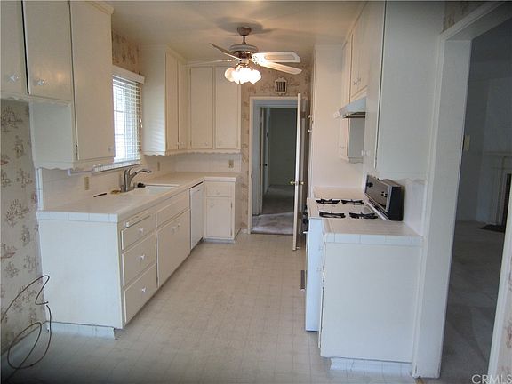 3rd image of 10214 Tropico Ave