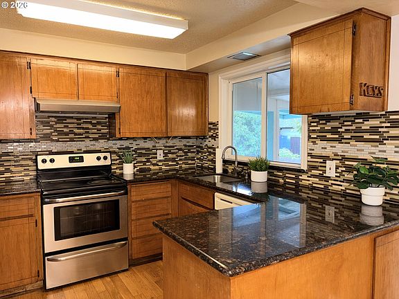 3rd image of 14339 SE Alder Ct