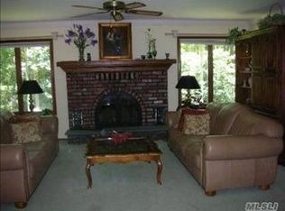 55 Woodlot Rd, Ridge, NY 11961