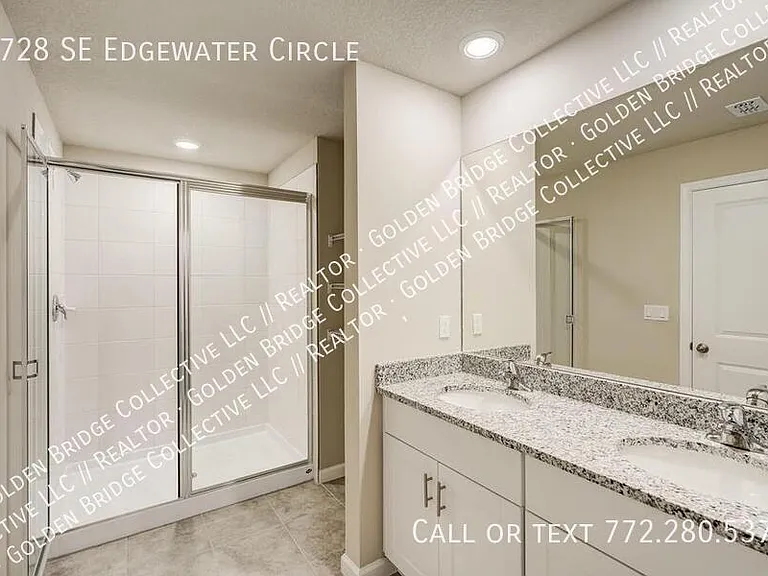 5728 SE Edgewater Cir — Photo 5