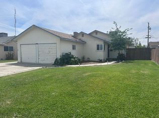 217 E Colonial Dr, Hanford, CA 93230
