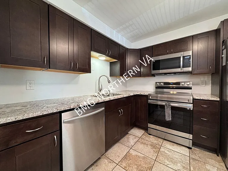 379 W Broad St — Photo 11