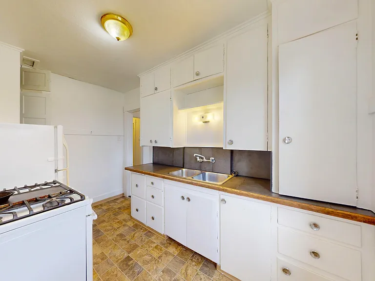 435 -Keystone Apartments — Photo 7