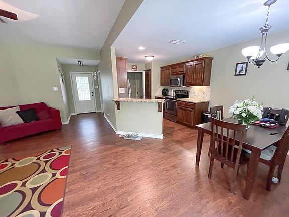 4th image of 406 Shadow Wood Dr
