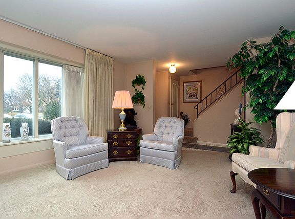 5th image of 908 N Ironwood Pl