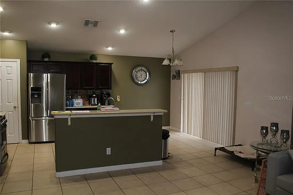 4 bed, 2070 sqft, $1,950 — Photo 4