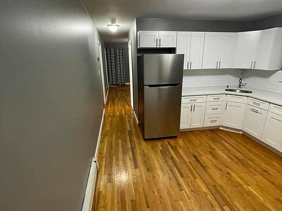 2nd image of 846 Roosevelt St #1