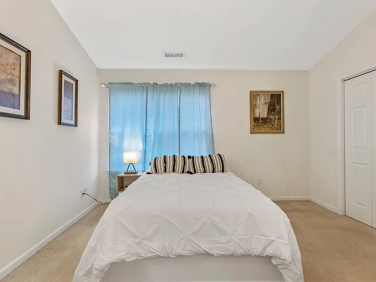 7915 Averette Hill Dr — Photo 18