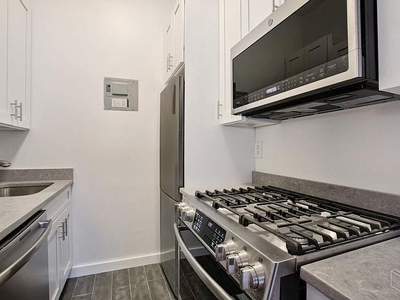 3rd image of 726 Greenwich St #2O