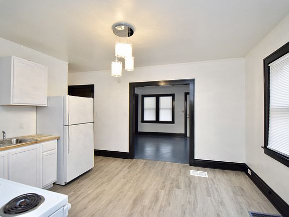 4th image of 3670 Vine St #1