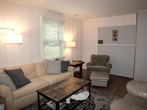 4th image of 1155 Riverview Dr
