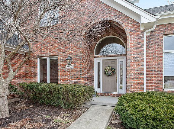 3rd image of 16205 Wildwood Ln