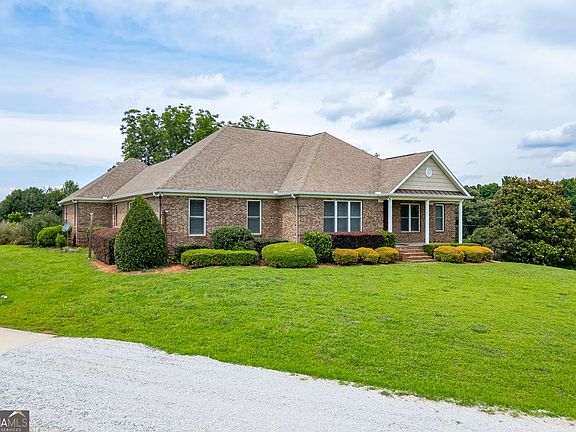 3rd image of 563 Martin Rd