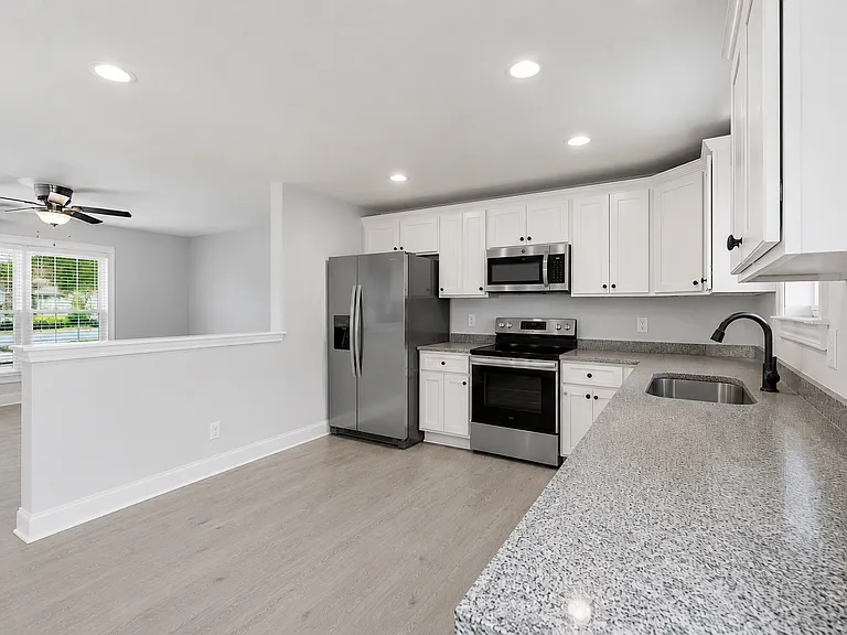 718 Park Ave — Photo 5