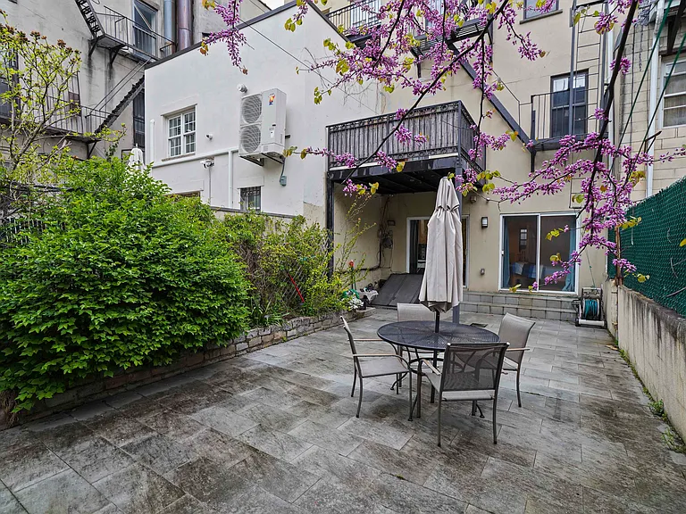 132 De Graw St #1 — Photo 13