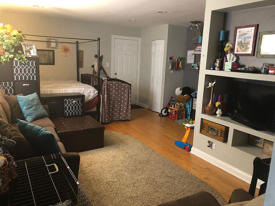 1st image of 1600 W Jarvis Ave APT 1D