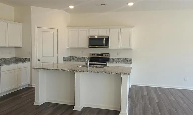 132 Verona Dr NW — Photo 2