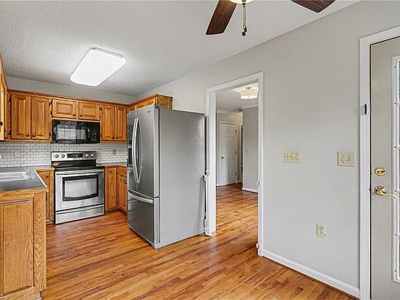 5th image of 3301 Deal Mill Rd