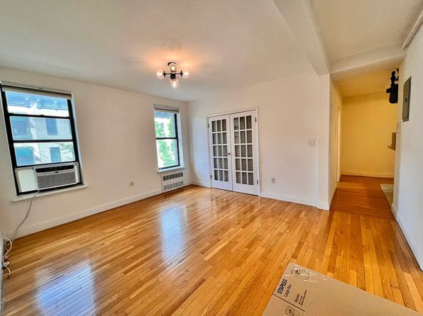 352 W 46th St APT 3B