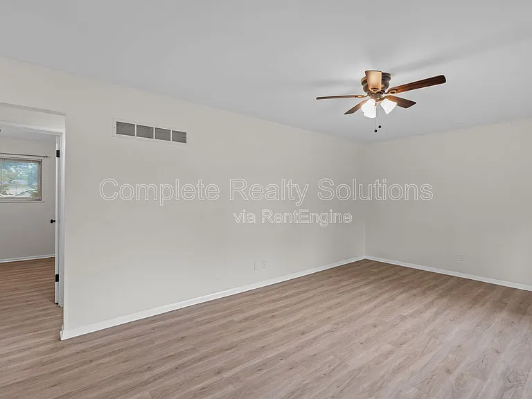 560 Bardot Dr — Photo 10
