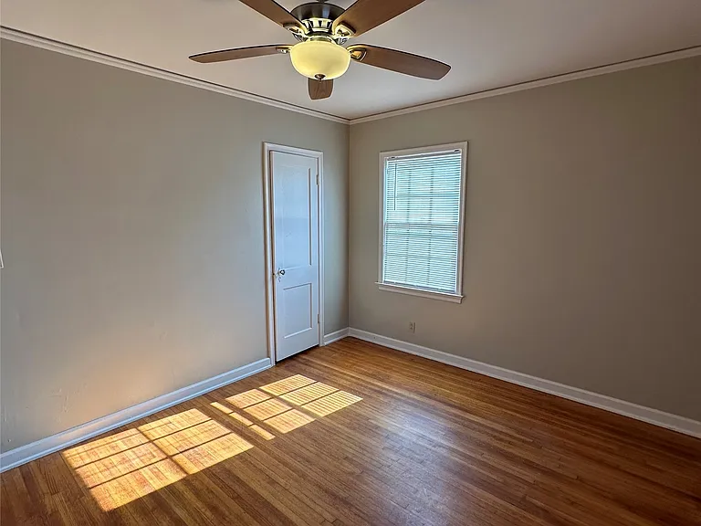 2105 S Florence Ave — Photo 15