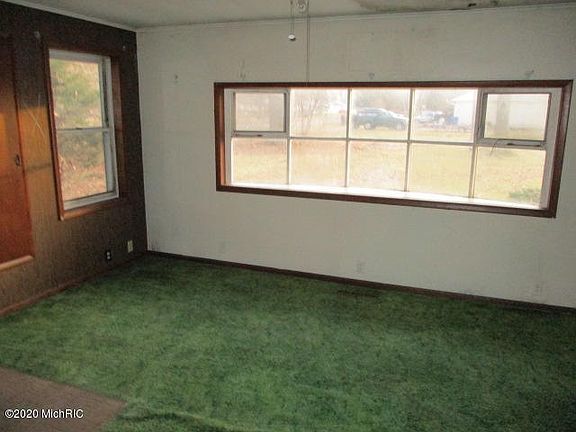 4th image of 2277 Laurel Ave