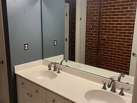 4th image of 310 Arlington Ave Unit 209