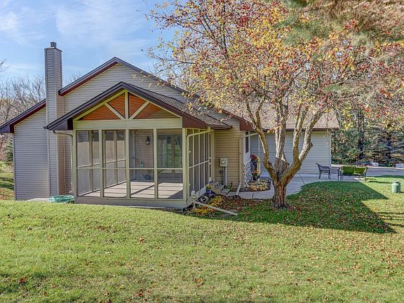 4th image of 7165 Basswood Ln