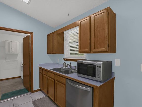 4th image of 1762 Howland Blvd