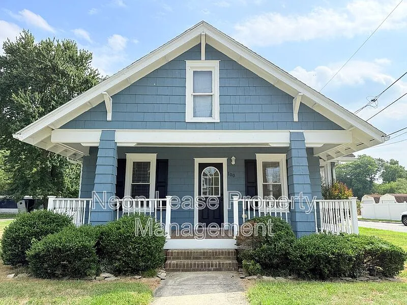 100 Governors Ave