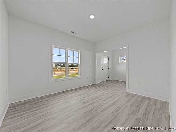 4th image of 142 Peeler Cir