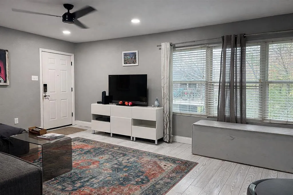 2 bed, 1.0 bath, 840 sqft, $1,750 — Photo 4