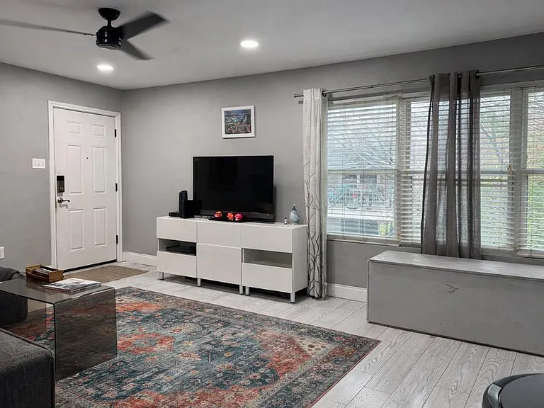 2450 Ashdale Dr #210 — Photo 4