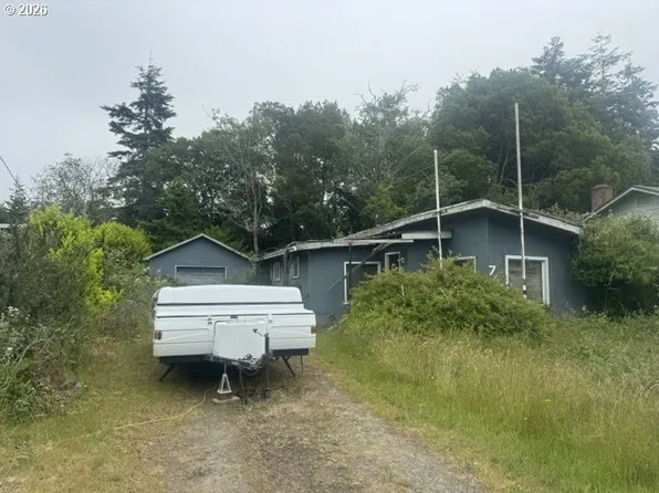 743 S Cammann St, Coos Bay, OR 97420